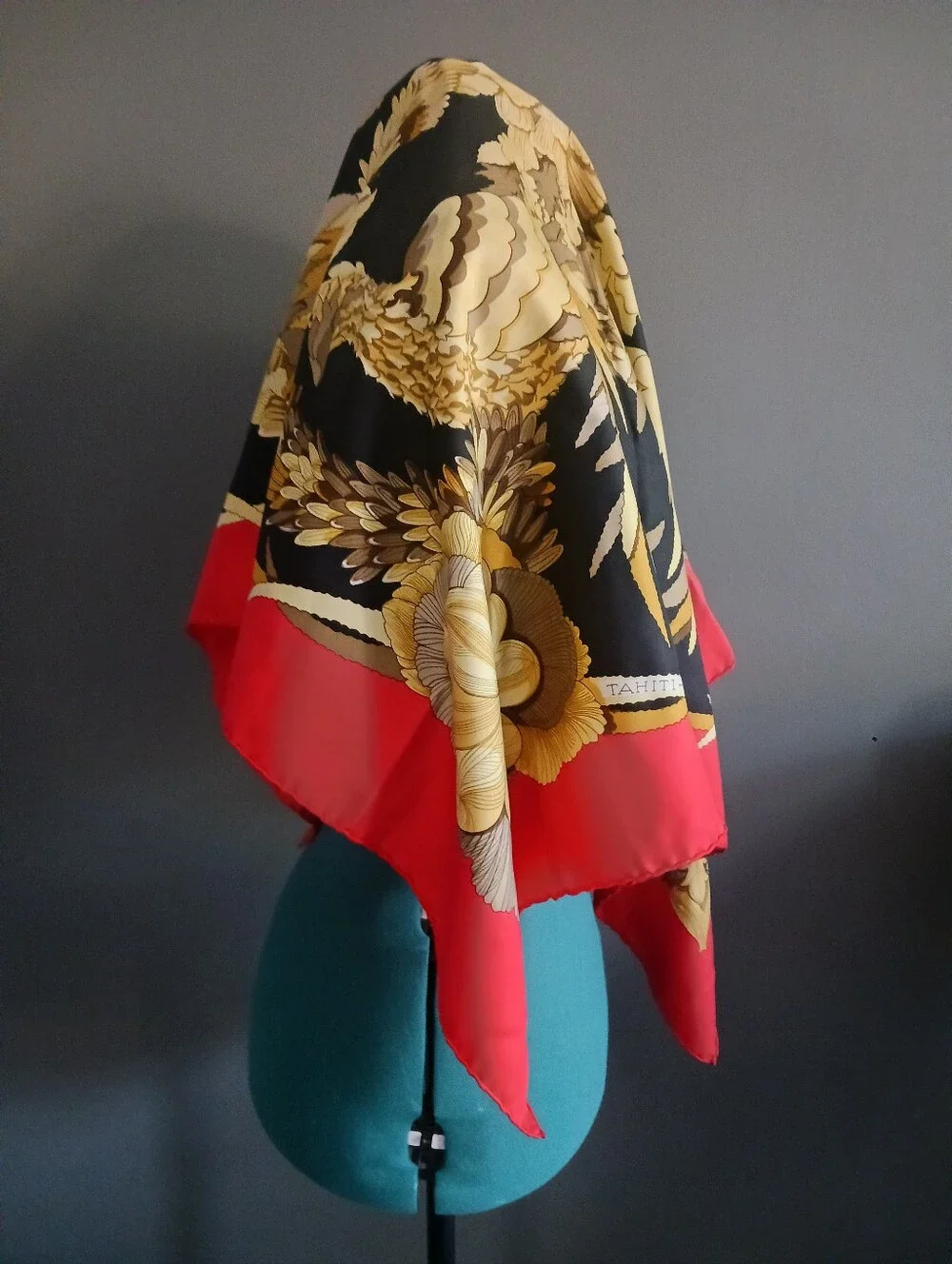 Vintage Hermes Thaiti  Carre 90s Designed By Caty Latham Silk Scarf 35" - Picture 2 of 7